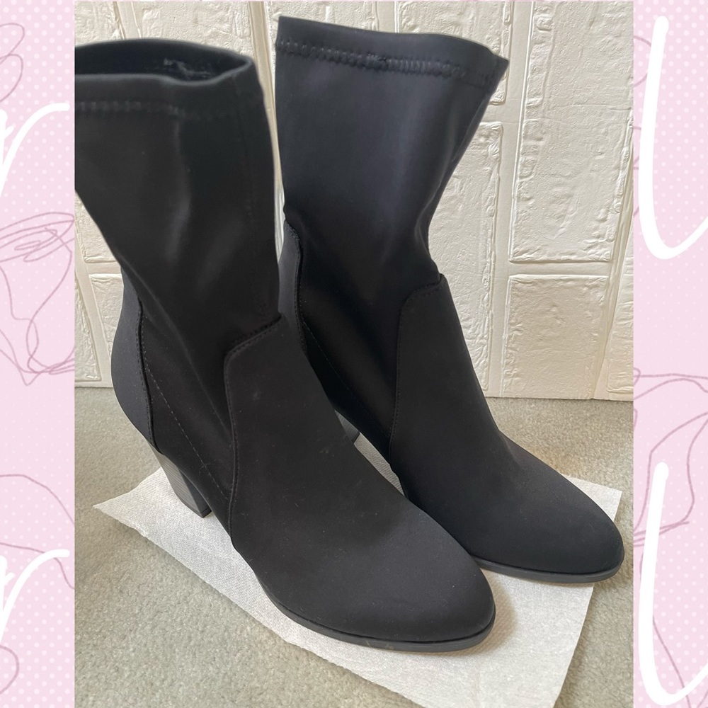 Cute black sock short boots
